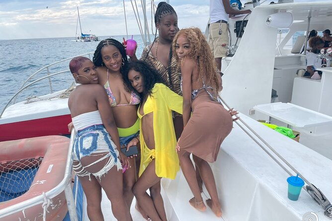 bamboo-rafting-catamaran-party-cruise-and-ricks-cafe