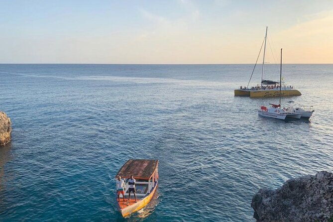 bamboo-rafting-catamaran-party-cruise-and-ricks-cafe