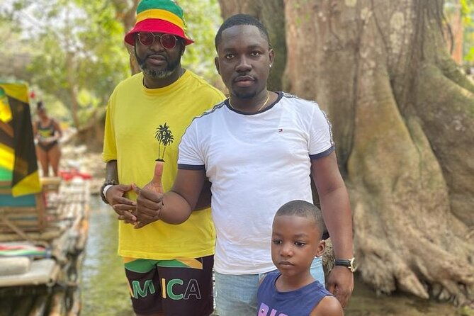 bamboo-rafting-in-jamaicas-martha-brae-river-from-montego-bay