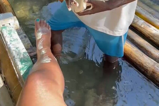 bamboo-rafting-in-jamaicas-martha-brae-river-from-montego-bay