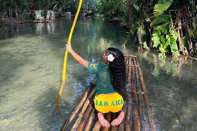 bamboo-rafting-limestone-foot-massage-on-the-river