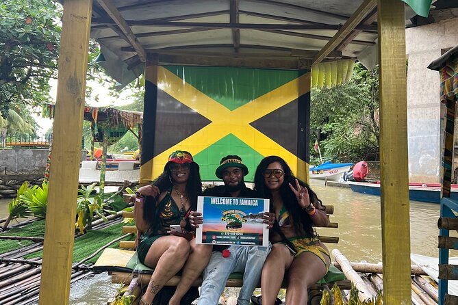 bamboo-rafting-limestone-foot-massage-on-the-river