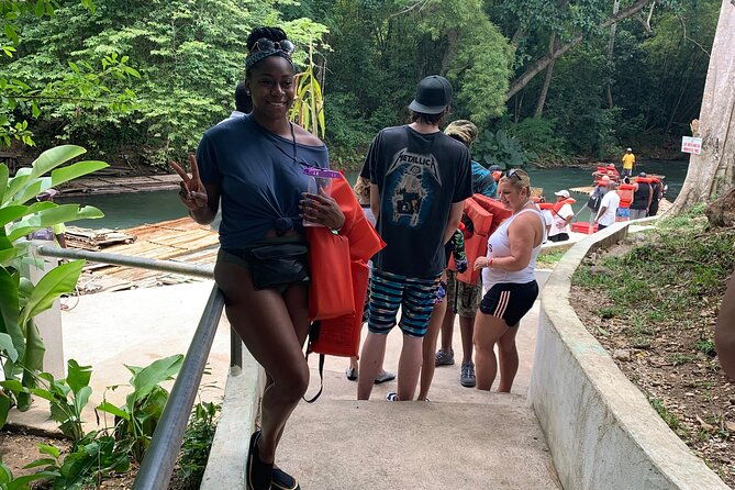 bamboo-rafting-on-martha-brae-river