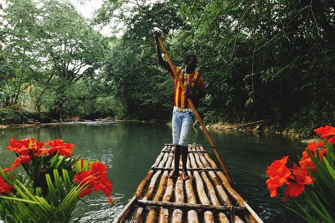 bamboo-river-rafting-dunns-river-falls-from-montego-bay