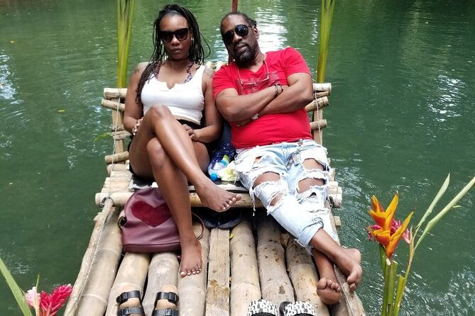 bamboo-river-rafting-with-limestone-massage