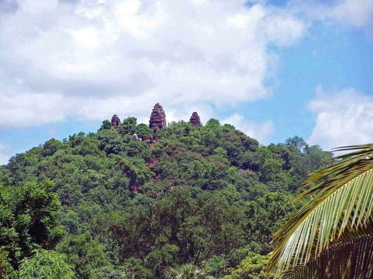 bamboo-train-banann-temple-fruit-bat-bat-cave-sunset