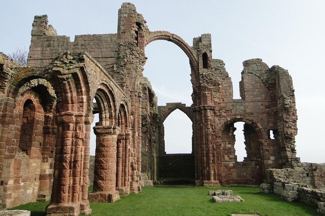 bamburgh-and-lindisfarne-day-tour