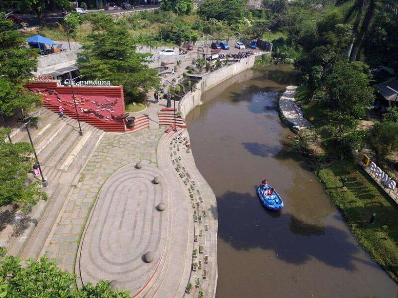 bandung-cultural-walk-riverfront-to-market-streets