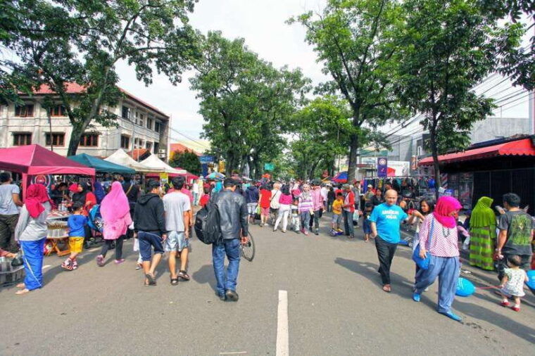 bandung-cultural-walk-riverfront-to-market-streets