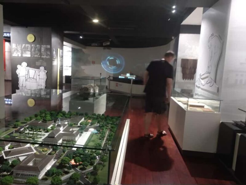 Bandung : Private Tour Guide Sightseeing (Costum tour) - Frequently Asked Questions