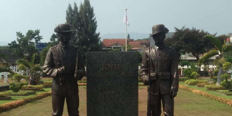 bandung-private-tour-guide-sightseeing-costum-tour