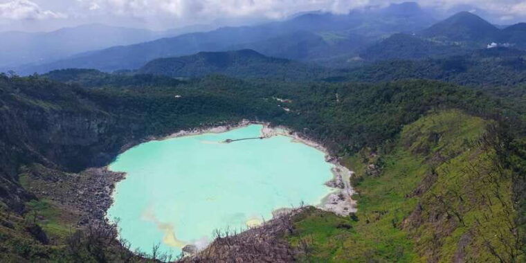 bandung-volcano-hot-spring-mud-bath-tea-plantation