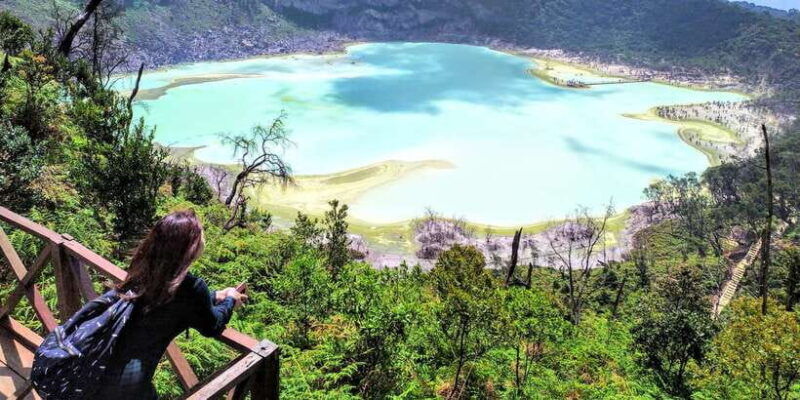 bandungkawah-putihvolcanohotspringmud-bathinglake-tour