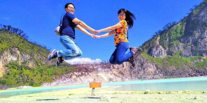 bandungkawah-putihvolcanohotspringmud-bathinglake-tour