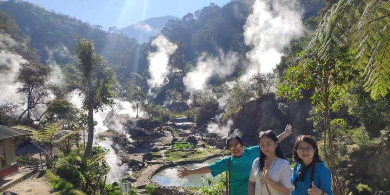 bandungkawah-putihvolcanohotspringmud-bathinglake-tour