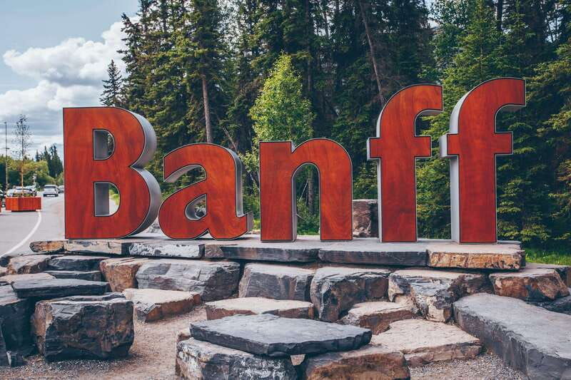 banff-banff-gondola-sulphur-mountain-bow-fall-day-tour