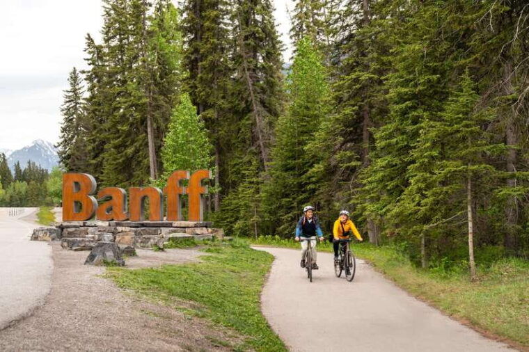 banff-banff-gondola-sulphur-mountain-bow-fall-day-tour