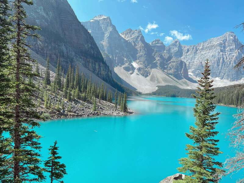 banff-calgary-lake-louise-moraine-lake-and-emerald-lake
