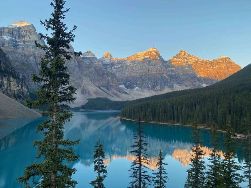 banff-canmore-sunrise-experience-at-moraine-lake