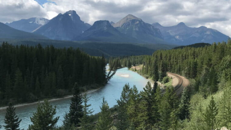 banff-canmore-sunrise-experience-at-moraine-lake