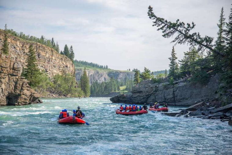 banff-horseshoe-canyon-whitewater-rafting-tour