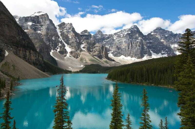 banff-lake-louise-emerald-lake-and-johnston-canyon-tour