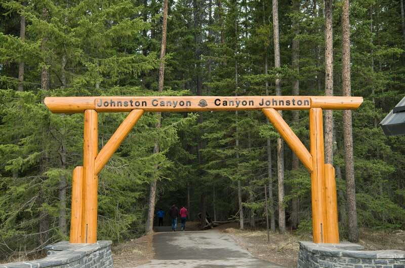 banff-lake-louise-johnston-canyon-vermilion-lake-day-trip