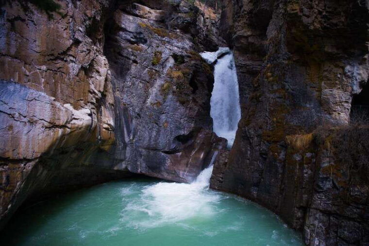 banff-lake-louise-johnston-canyon-vermilion-lake-day-trip
