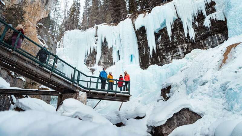 banff-morning-or-afternoon-johnston-canyon-icewalk