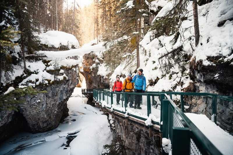 banff-morning-or-afternoon-johnston-canyon-icewalk