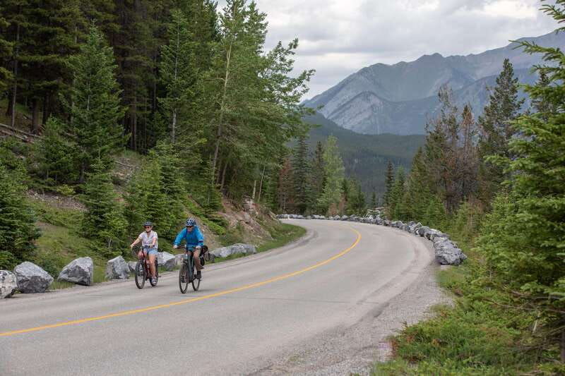 banff-mountain-lakeside-guided-e-bike-tour
