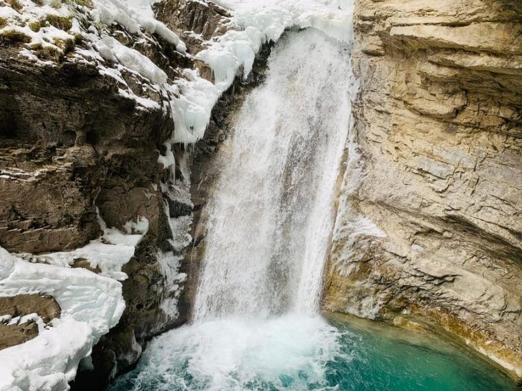 banff-private-shuttle-lake-louise-johnston-canyon-daytrip