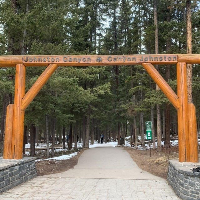 banff-private-shuttle-lake-louise-johnston-canyon-daytrip