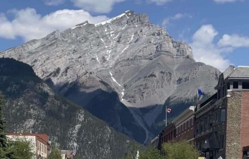 banff-town-guided-town-walking-tour-with-snack