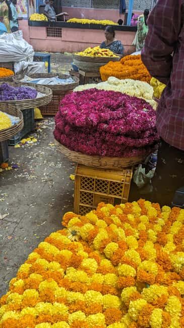 Bangalore Walking Tour KR Flower Market,Fort,Tippu palace - FAQs