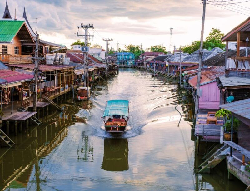 bangkok-amphawa-floating-railway-markets-guided-day-tour