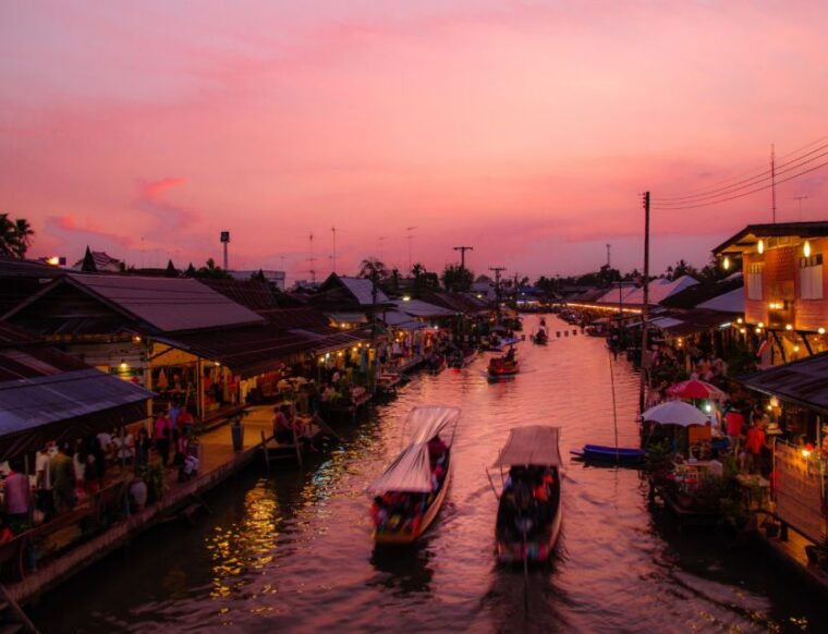 bangkok-amphawa-floating-railway-markets-guided-day-tour