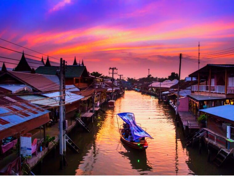 bangkok-amphawa-floating-railway-markets-guided-day-tour