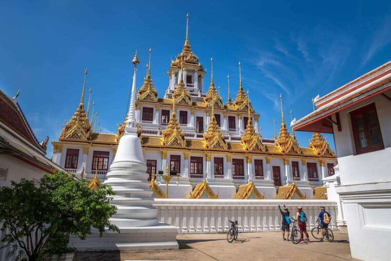 bangkok-backstreets-and-historic-with-temples-bike-tour