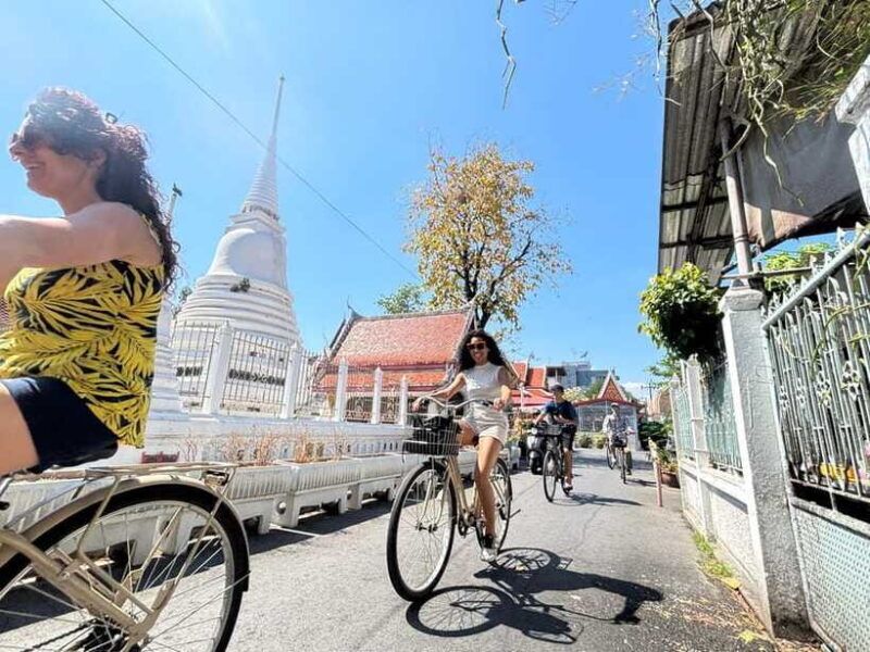 Bangkok: Bike, Boat & Food Tour in Thonburi - Authentic Thai Food at a Local Restaurant