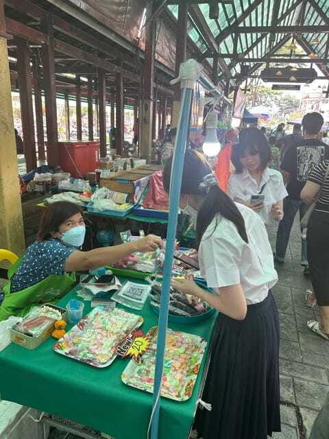 bangkok-bite-sized-food-tour-at-floating-market