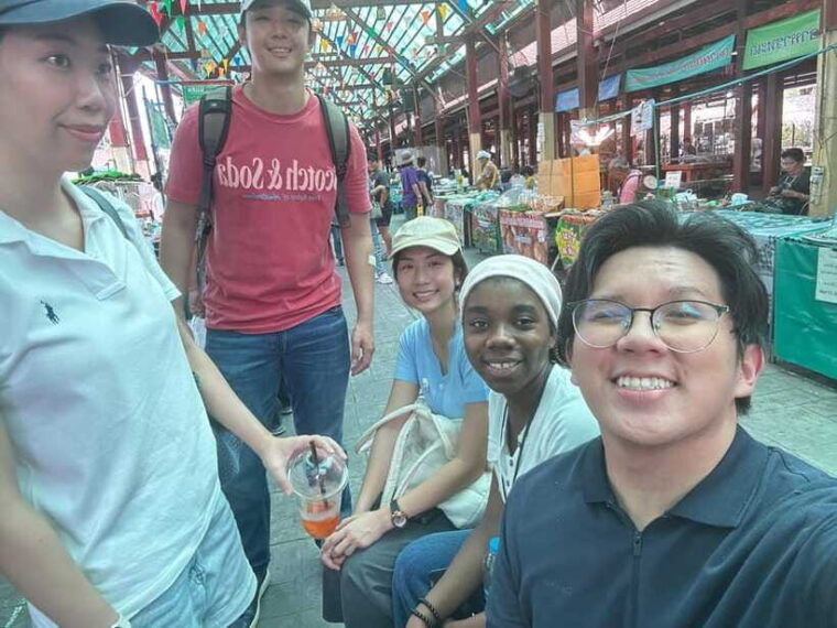 bangkok-bite-sized-food-tour-at-floating-market