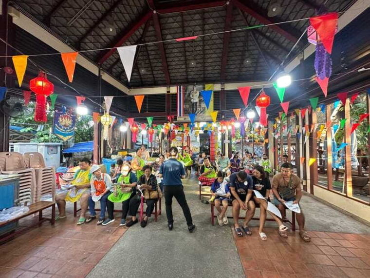 bangkok-bite-sized-food-tour-at-floating-market