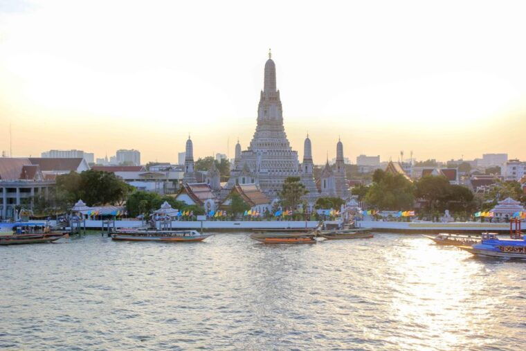 bangkok-canals-tour-wat-arun-chao-phraya-by-longtail-boat