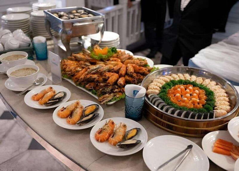 bangkok-carnival-party-dinner-cruise-on-the-chao-phraya