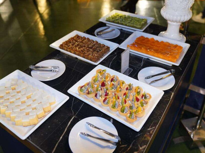 bangkok-carnival-party-dinner-cruise-on-the-chao-phraya