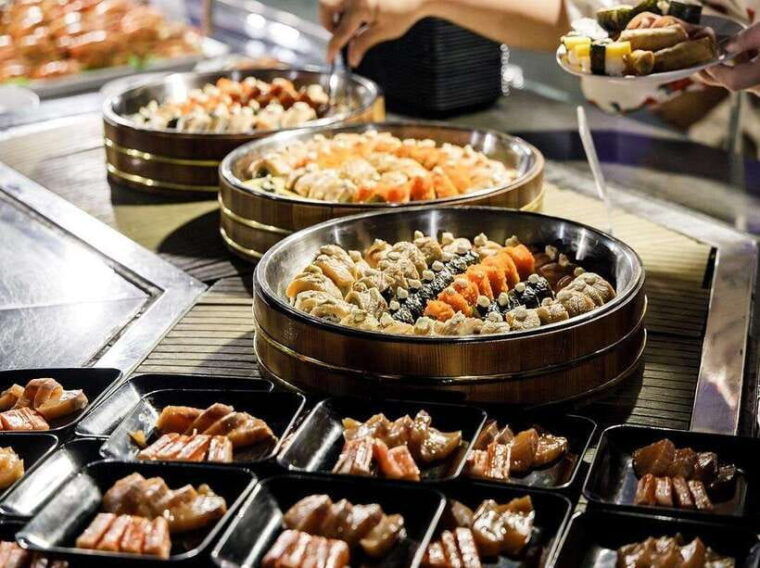 bangkok-carnival-party-dinner-cruise-on-the-chao-phraya