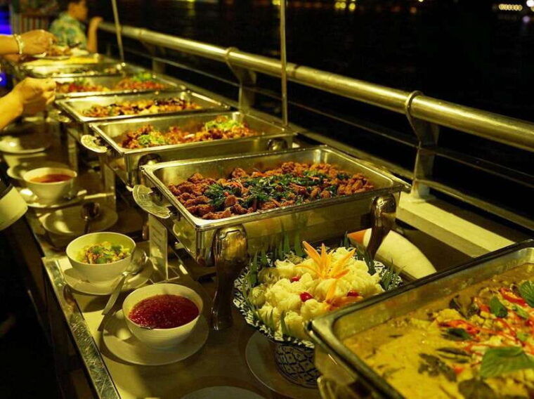 bangkok-carnival-party-dinner-cruise-on-the-chao-phraya