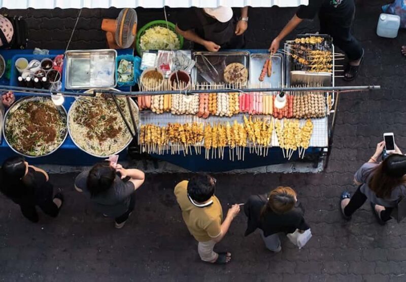 Bangkok: Chinatown Street Food Tour with 10+ Local Dishes - Cultural Insights and Local Stories