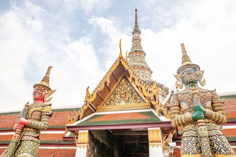 bangkok-city-highlights-temple-and-market-walking-tour